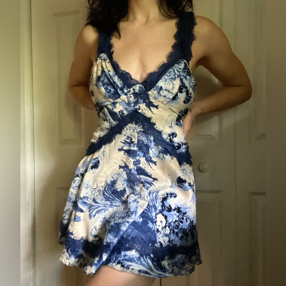 Urban outfitters babydoll dress wave motive with lace details